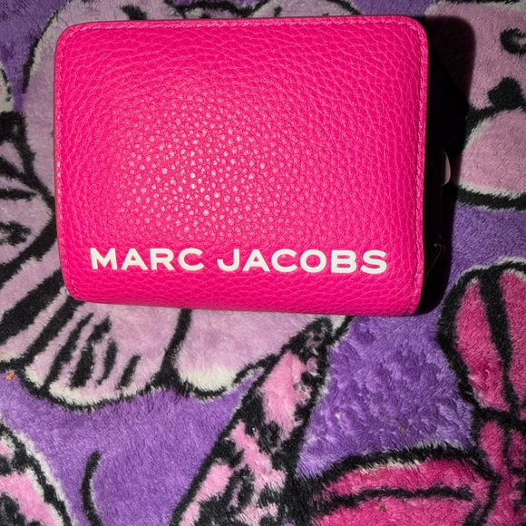 Marc Jacobs Handbags - Marc Jacobs Fuchsia Wallet
